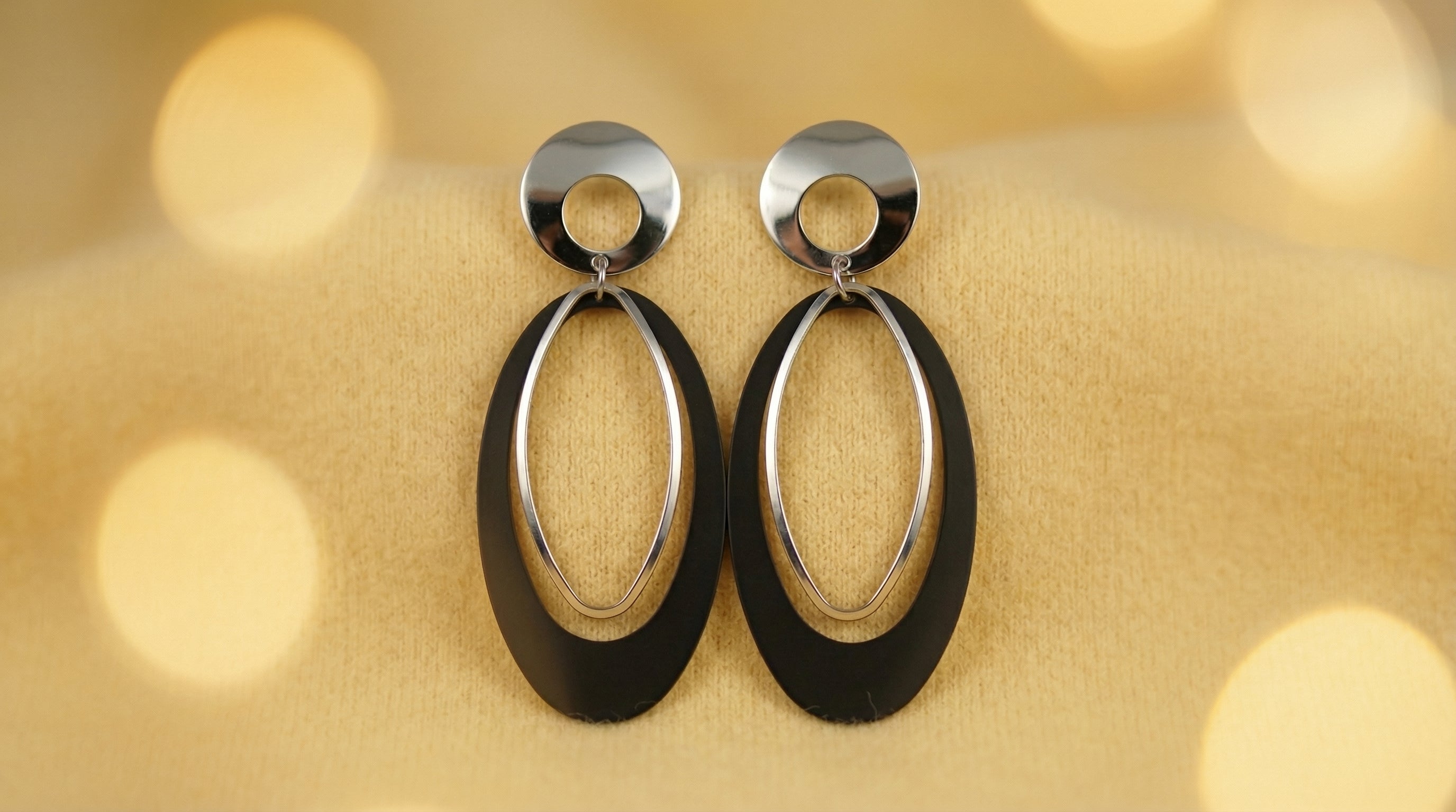 Oval shape earrings